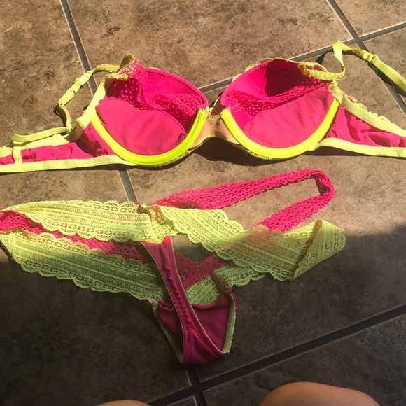 Bra and panties - Picture 2 of 2